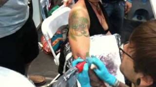 Nick Baxter working with the FK Irons AL13 Line. Surf n Ink Australia 2010
